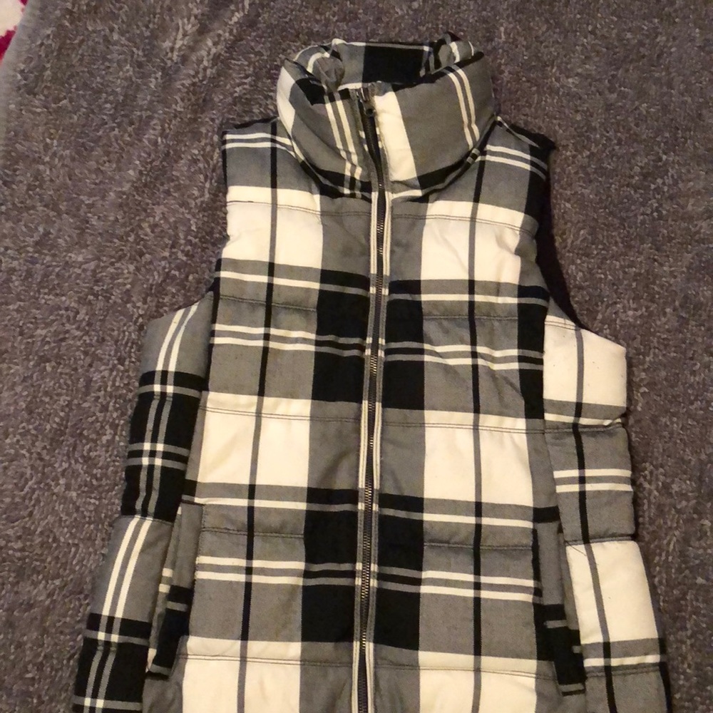 Old Navy Black and White Puffy best